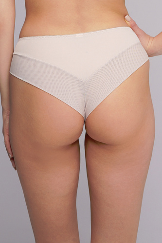 Brazilian Slip Ava 2256 beige – glatte Mikrofaser, feminine Spitze, komfortable Passform für jeden Tag