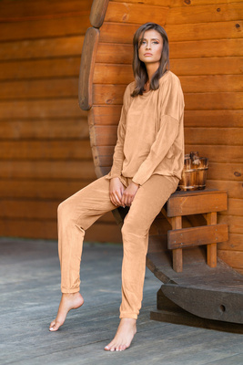 Juga Women's Long Set. ärmel, Länge. italienische Mode Kamelhosen