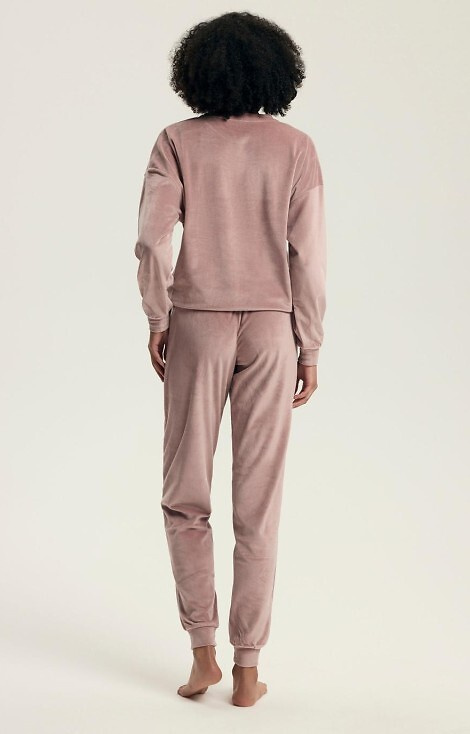 43722 Delanie Henderson Dusty Rose Damenpyjama – Samt, lange Ärmel und Hose