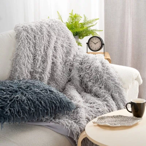 Adore Blanket, zottelige, pelzige Tagesdecke, Eurocurtains, Silber