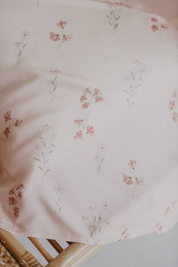 Blumen auf rosa Milk&Love-Bambuswickeltuch
