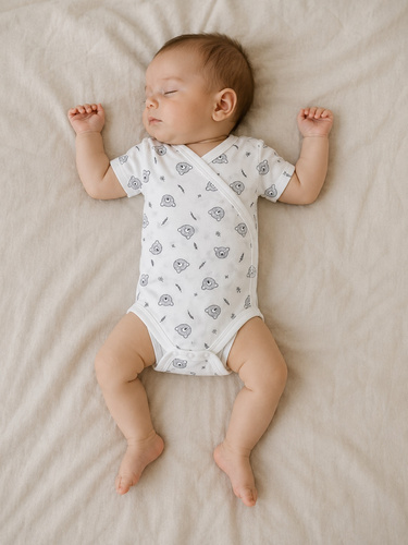 Body Wickelbody Baby Manatti aus Baumwolle mit Bärenmotiv, weiß, kurzarm