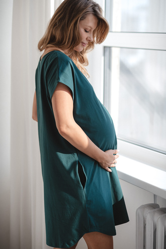 Geburts- und Stillnachthemd Born of Love Milk&Love mit Druckknöpfen green