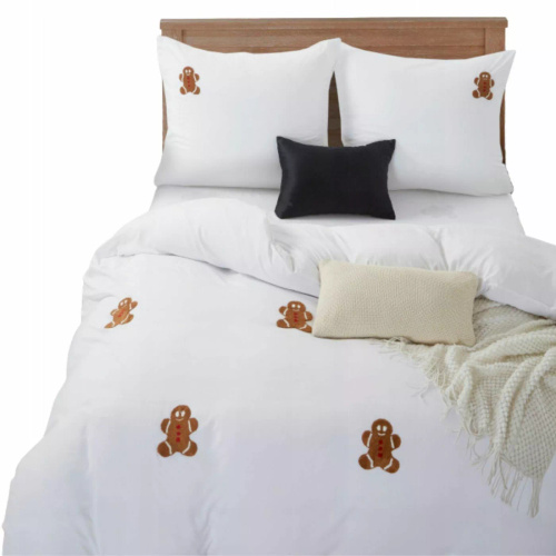 Niedliches Lebkuchen-Weihnachts-Mikrofaser-Bettwäscheset von Spod Igły i Nitki – weiß mit 3D-Lebkuchenapplikationen, Reißverschluss