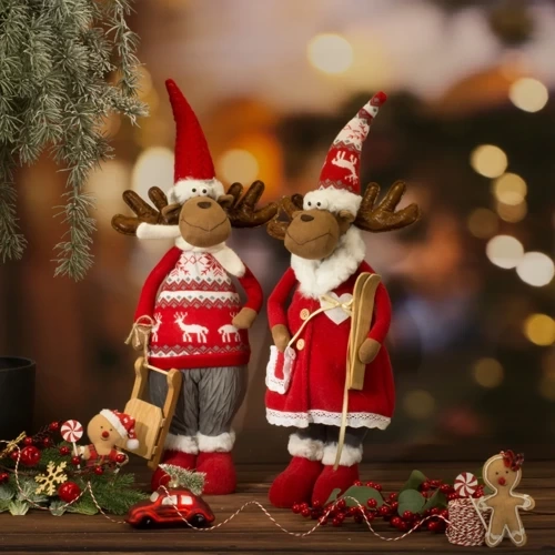 73B Weihnachts-Rentierfigur im Winteroutfit aus weichen Stoffen, rote Euro-Vorhänge