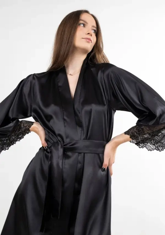 Asteria Robe Dkaren schwarz – Satin mit Spitze, elegant und sinnlich