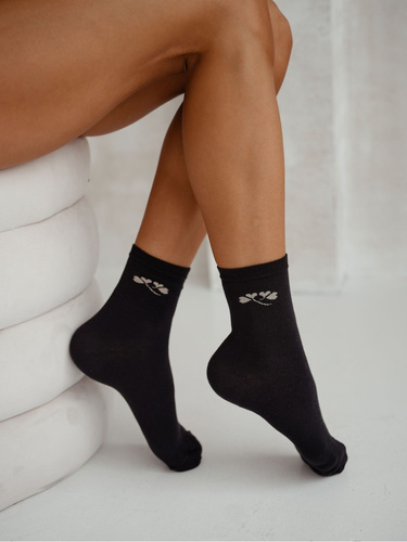 Milena 0200-178 – Damen-Baumwollsocken mit kleinem Muster und Lurexfaden | Polnische Produktion – schwarz