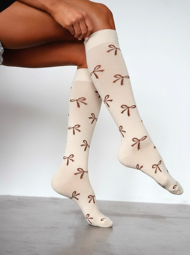 Milena Damen Kniestrümpfe 0248-016 – Baumwolle, weich & druckfrei, Schleifenmuster, perfekter Alltagskomfort