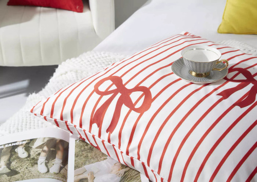 Xmass Bow Weihnachts-Mikrosatin-Bettwäsche, weiße, rote Schleifen I25 aus Nadel und Faden – weich, glatt und langlebig