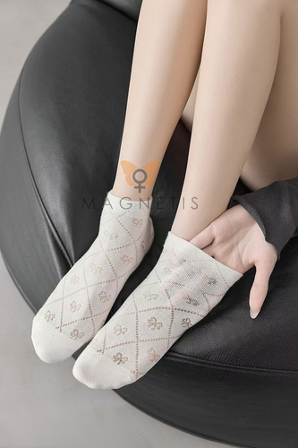 Damen Baumwoll-Füßlinge Magnetis CC-251102 ecru mit dezentem Muster