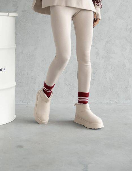 1542-001 Braid Milena Damensocken – Burgund