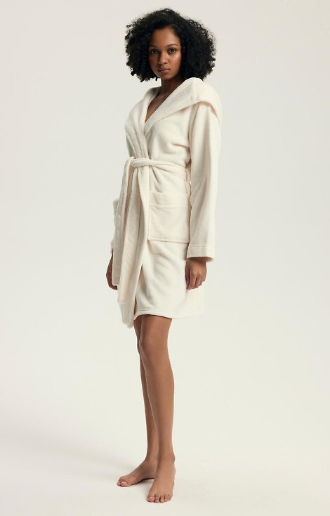 43599 Darlan Damen-Bademantel mit Kapuze Henderson creme – weich, leicht, oberhalb des Knies