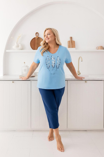 Damen Pyjama Regina 742 aus 100% Baumwolle – Kurzarm-Shirt mit V-Ausschnitt und Print, 3/4 Hose, Atmungsaktiv & Bequem