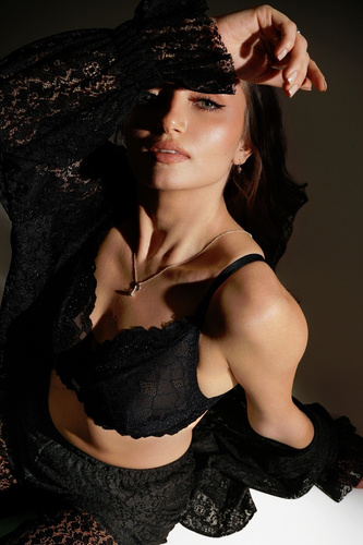 Ava Soft BH 2253 Schwarz– Spitzen-BH, Vollschale, Komfort ohne Bügel, Seitliche Stütze für Perfekten Halt