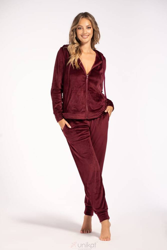 Sie haben ein einzigartiges burgunderfarbenes Trainingsanzug-Set