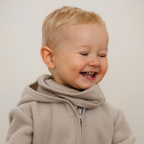 Eevi Kinderschal aus Merinowolle – beige, weich und atmungsaktiv