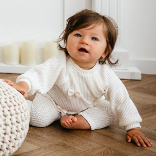 Fluffy Tails Eevi Pullover für Mädchen – ecru, mit Schleifen und Bündchen