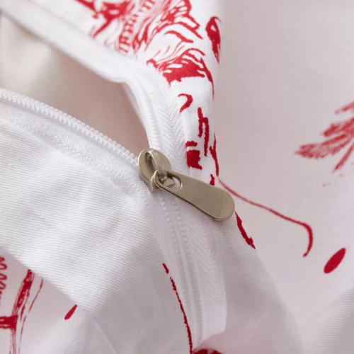 Weihnachtsbettwäsche aus Laponia-Baumwollsatin von Needle and Thread, weiß, rot – elegant und weich