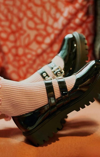 577 Nana Gabriella Socken rosa – gerippt, mit Lurex und Rüschen