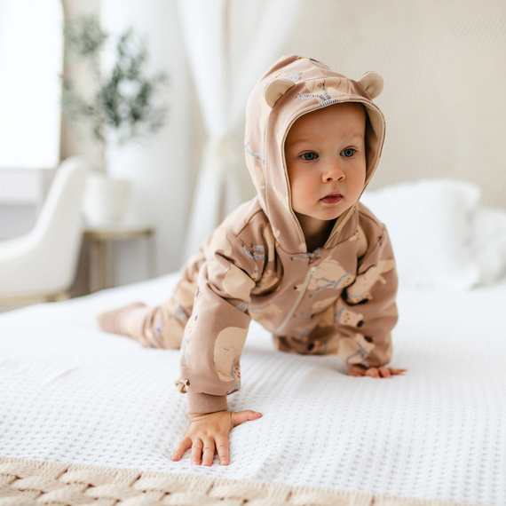 Beary Cool Sweatsuit – beige, mit Kapuze, ohne Füße