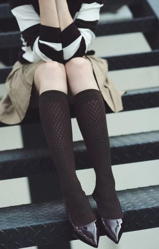 606 Glam Kniestrümpfe 40 den Gabriella chocco – geometrisches Muster, weich und flexibel