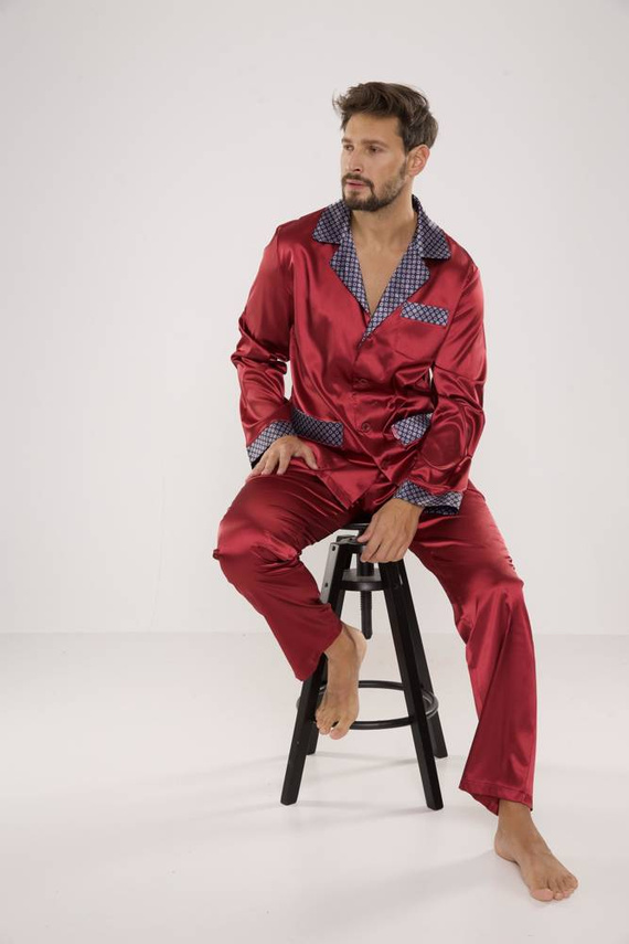 939 Pyjama aus kastanienbraunem Satin für Männer