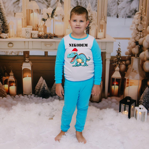 SKU P16 Weihnachtspyjama für Kinder mit einem Dinosaurier und dem Namen Moocha, blau