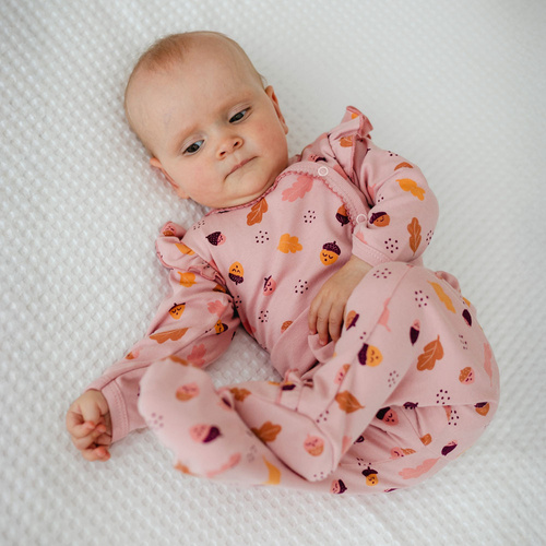 Fluffy Tails Eevi Baby-Schlafanzug – rosa, Baumwolle mit Schleife