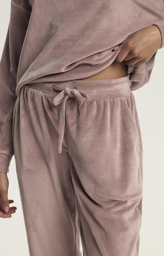 43722 Delanie Henderson Dusty Rose Damenpyjama – Samt, lange Ärmel und Hose