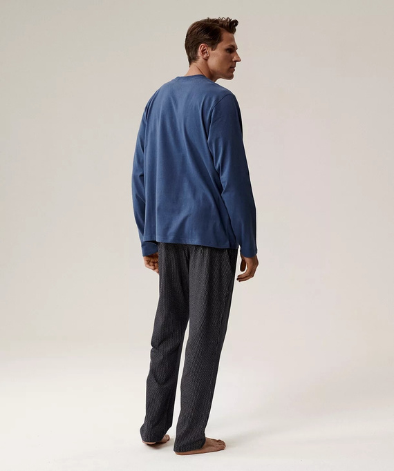 Herrenpyjama NMP-389 Atlantic – blaue Baumwolle, lange Ärmel, stilvolles Set für kalte Nächte