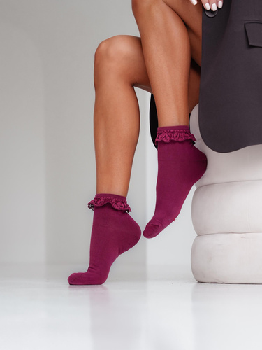 0897 Milena Damensocken mit Spitze – Burgund