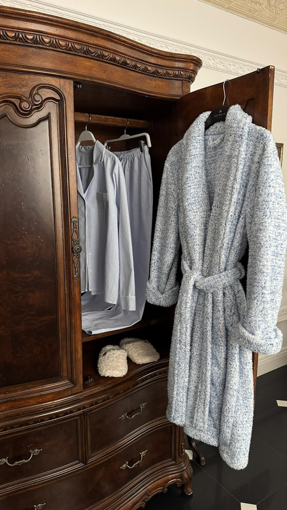 Damenbademantel Sensis Ismina blau – weich, flauschig, knielang