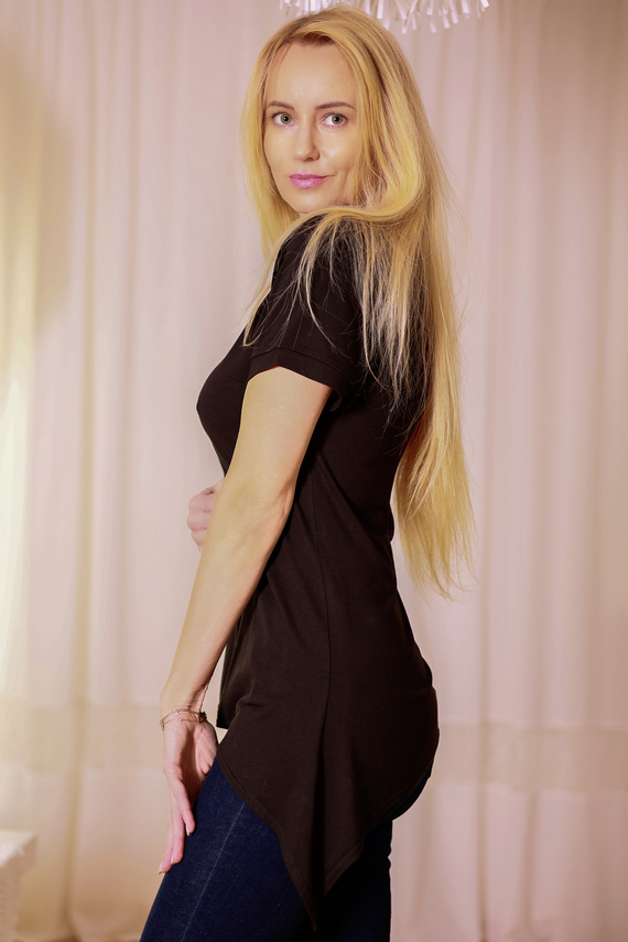 Aria Mirale Bluse – Viskose, asymmetrisch, V-Ausschnitt – Schwarz