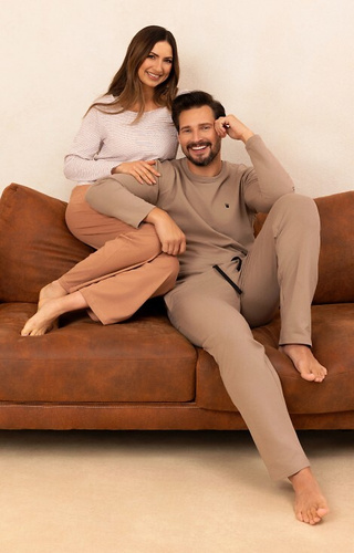 Beigefarbener Damenpyjama 715 Regina – gestreiftes Baumwoll-T-Shirt mit Tasche