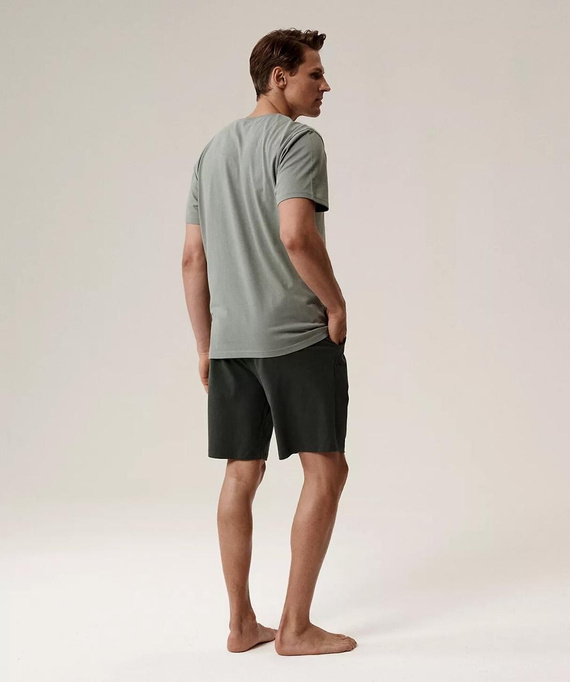 Herrenpyjama NMP-396 – grün/khakifarbene Baumwolle, kurze Ärmel, leicht und bequem für den Sommer