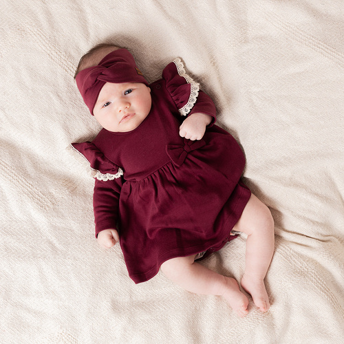 217160 Kleid-Body von Alisa Nicol – Burgunderrot, lange Ärmel, Rüschen und Schleife