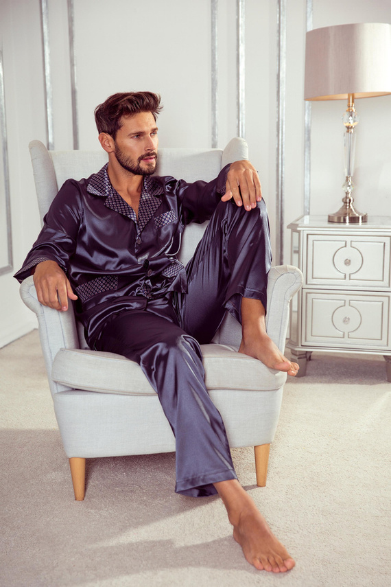 939 Pyjama für Männer aus grauem Satin