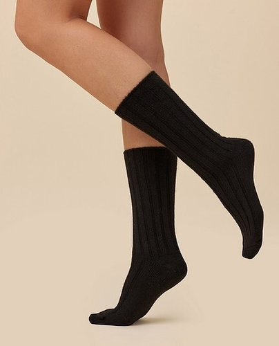 Gabriella Damensocken SW/069 nero – Merinowolle, gerippt, mit druckfreiem Bündchen