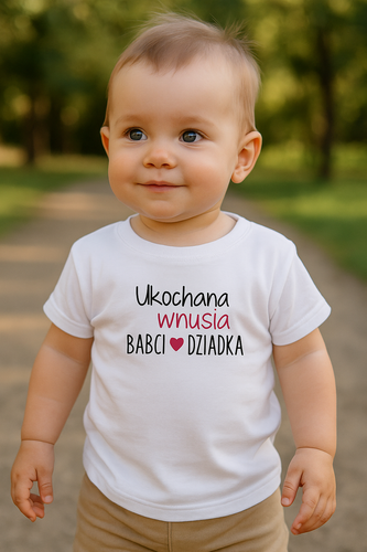 „Oma und Opas geliebte Enkelin“ Moocha Kinder-T-Shirt – weiß, kurze Ärmel