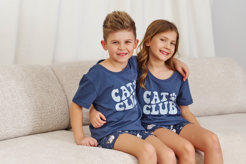 7205 „Cat Club“ Unisex Doctor Nap Kinderpyjama – tiefblau