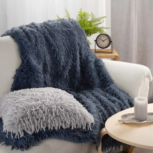 Adore Blanket, zottelige, pelzige Tagesdecke von Eurocurtains, Marineblau