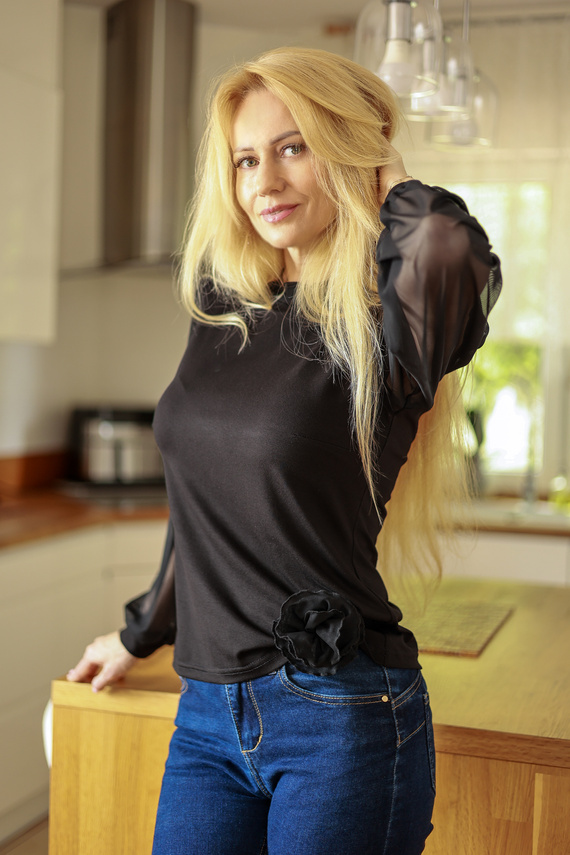 Mirale Freya Damenbluse aus Viskose mit Tüllärmeln und Stehkragen, elegant – schwarz