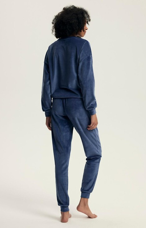 43722 Marineblauer Damenpyjama von Delanie Henderson – Samt, lange Ärmel und Hose