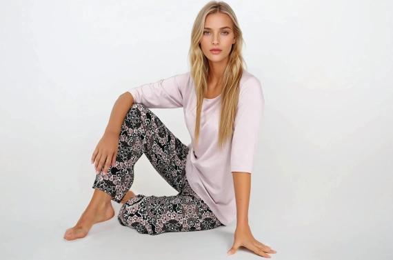 Rosafarbener Damenpyjama „Momenti Per Me“ von Desert Rose