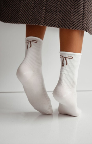 0200-193 Damensocken mit Schleife Milena ecru – gerippte Baumwolle