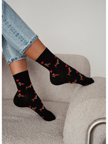 Damen Socken Milena 0200-201 Jamniki Valentinstag – Baumwollsocken mit Dackeln und Herzen, Größe 37–41