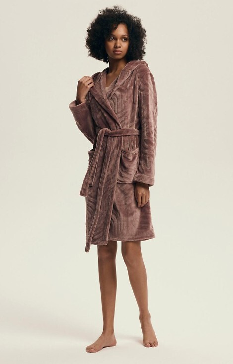 43602 Devyn Damen-Bademantel mit Kapuze Henderson Mahagoni – kurz, warm, Samt