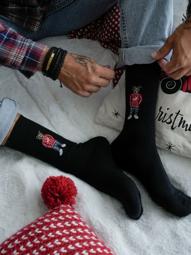 0125.099 Teddybär im Pullover Milena Herrensocken – schwarz