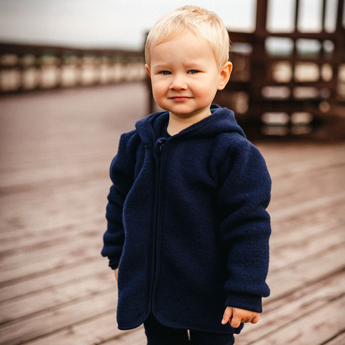 Eevi Kinderjacke aus Merinowolle – Marineblau, atmungsaktiv und weich