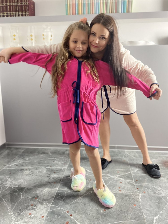 374 / 375 Desiree Baby Bademantel - Himbeere